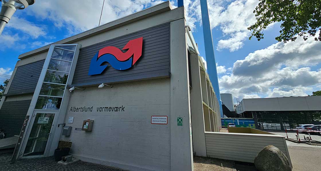 Albertslund heating plant, which heats the whole Albertslund suburb in Copenhagen including (below) non-profit social housing apartments from Bo-Vest.