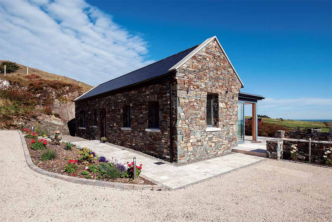 Traditional Irish cottage 01